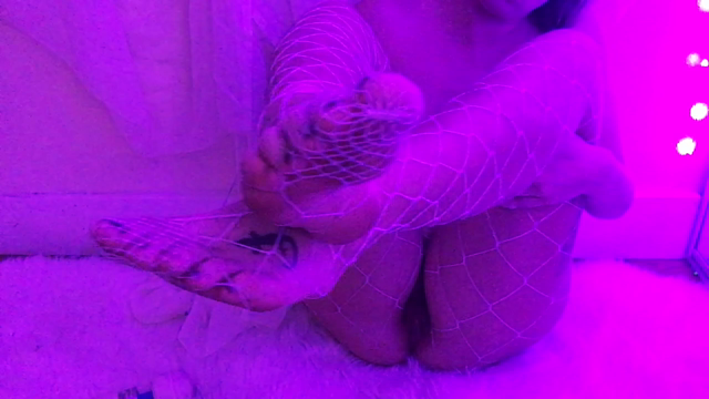 Fingerfuck with Feet in Fishnets