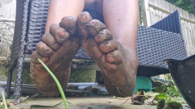 muddy feet